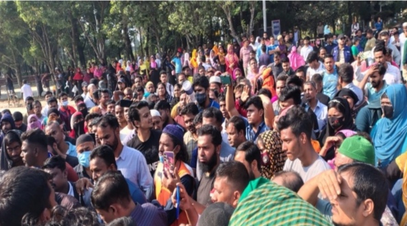 কুমিল্লা ইপিজেডে নাসা গ্রুপের বকেয়া বেতন ভাতার দাবিতে শ্রমিকদের বিক্ষোভ–মানববন্ধন