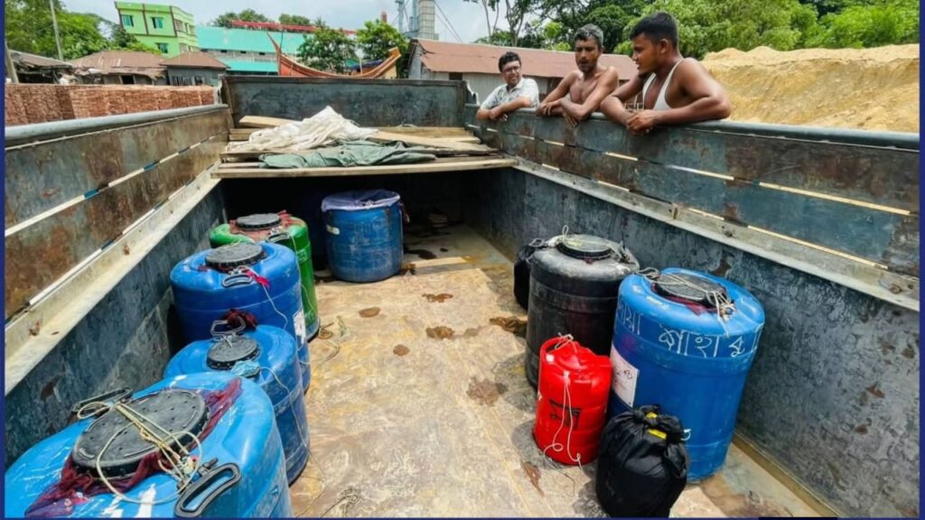 গলাচিপায় ট্রাকসহ জব্দ ৪০ ড্রাম রেণু পোনা, নদীতে অবমুক্ত
