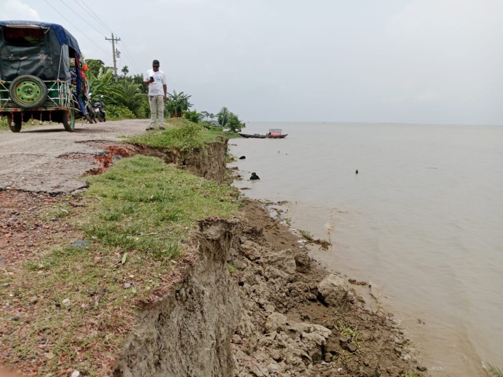 নদী ভাঙনের মুখে ৫শ পরিবার আতঙ্কে কাটছে দিন