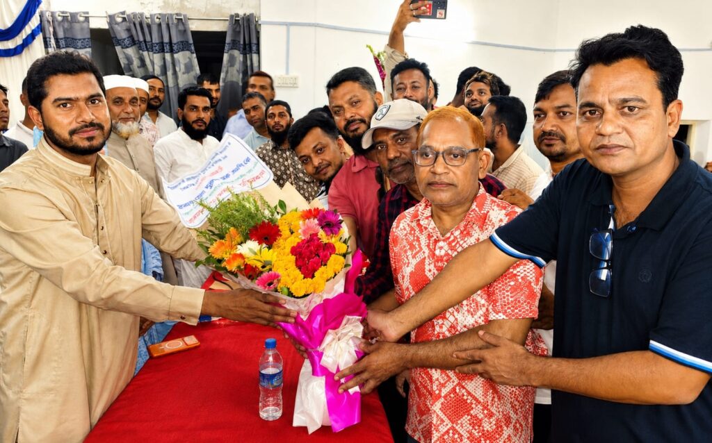 প্রতিমন্ত্রী নুরুল হকের সাথে গলাচিপা প্রেসক্লাবের আহবায়ক কমিটির সৌজন্য সাক্ষাৎ