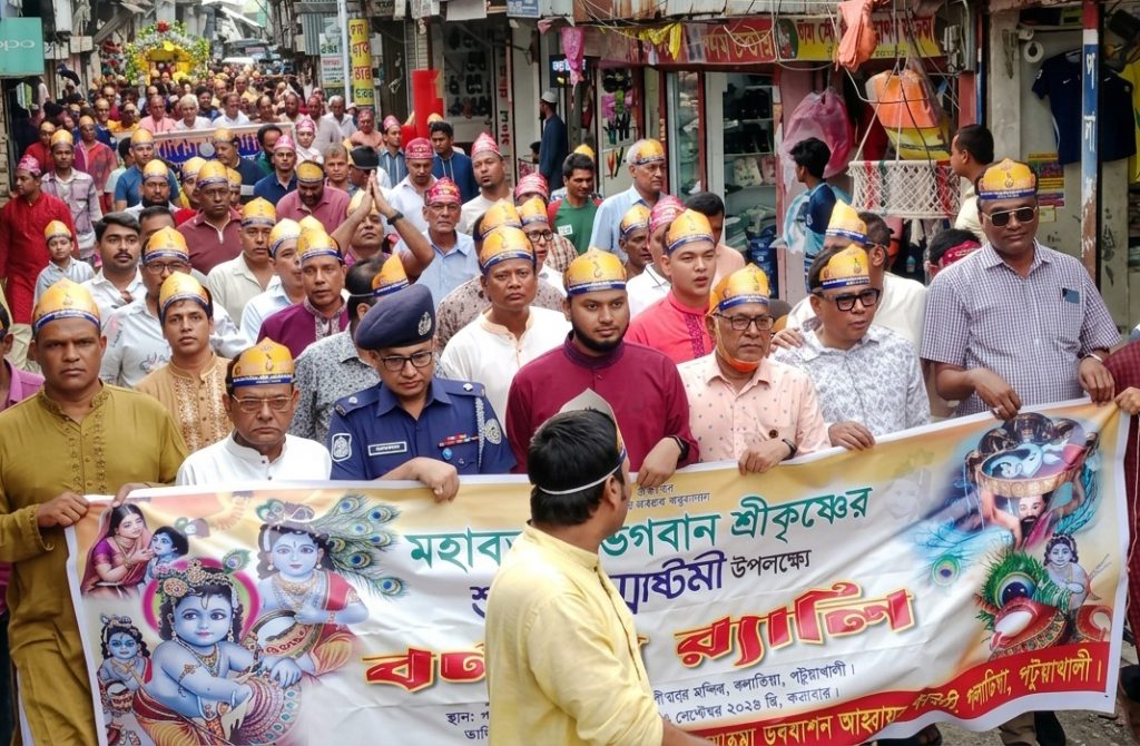 ধর্মীয় ভাবগাম্ভীর্যের মধ্য দিয়ে শ্রীকৃষ্ণের জন্মাষ্টমী উদযাপিত