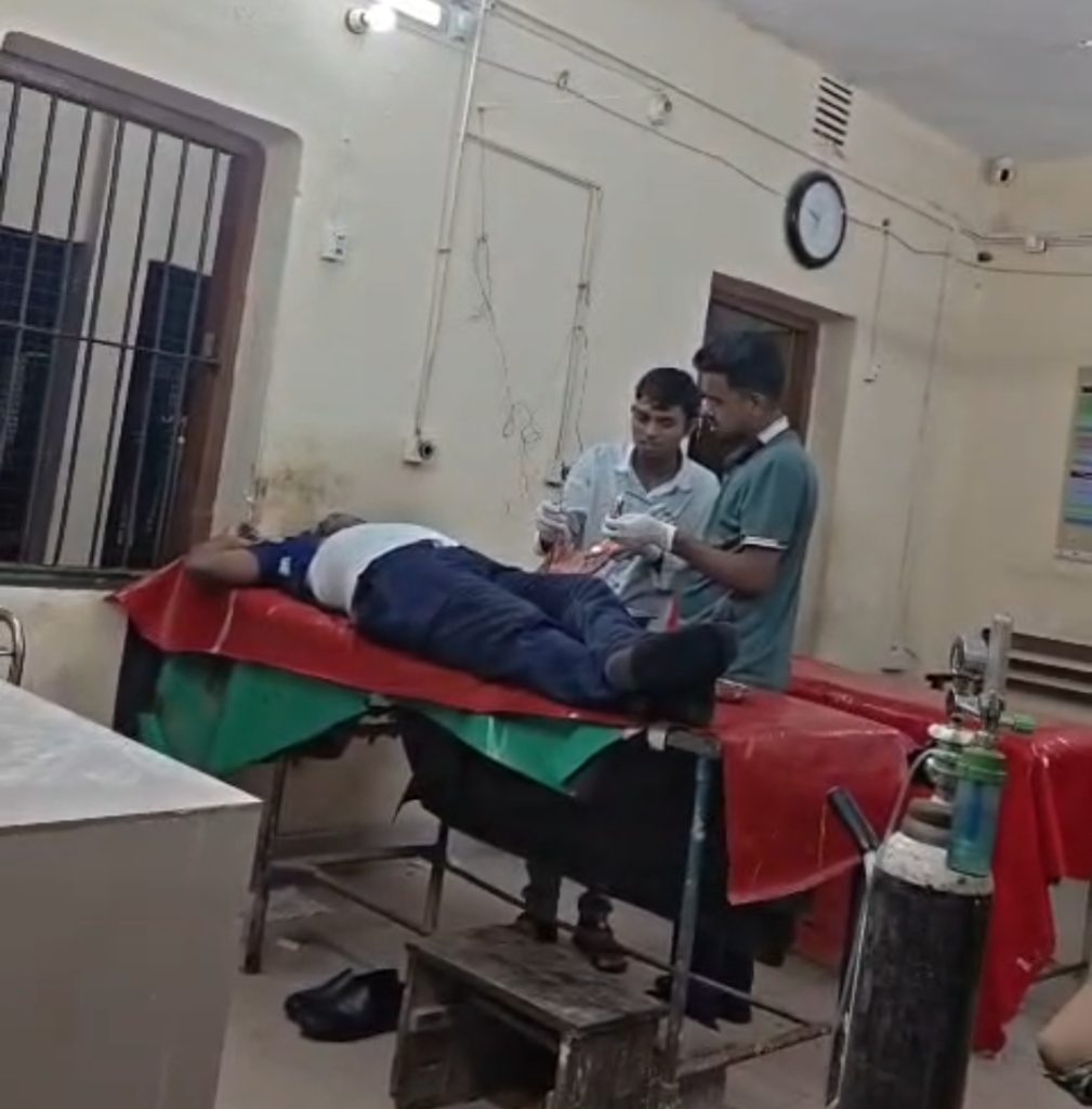 মা ইলিশ সংরক্ষণ অভিযানকালে হামলায় পুলিশসহ আহত ২